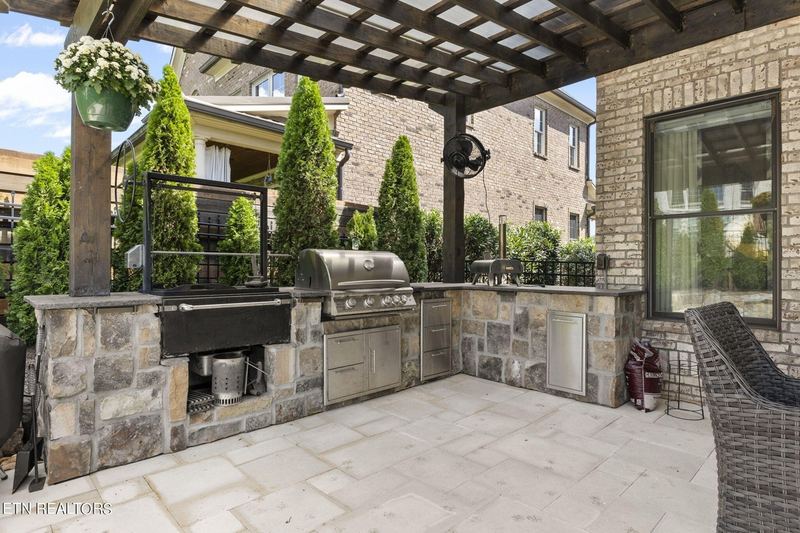 Outdoor kitchen under a pergola